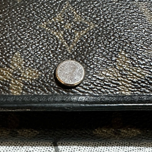 RARE Louis Vuitton Monogram Key Holder Wallet with Black Leather Trim - Picture 8 of 11